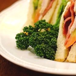 パセリの栄養と効能 付け合せにパセリがある理由は おいしい食べ方も紹介 食う寝る暮らす